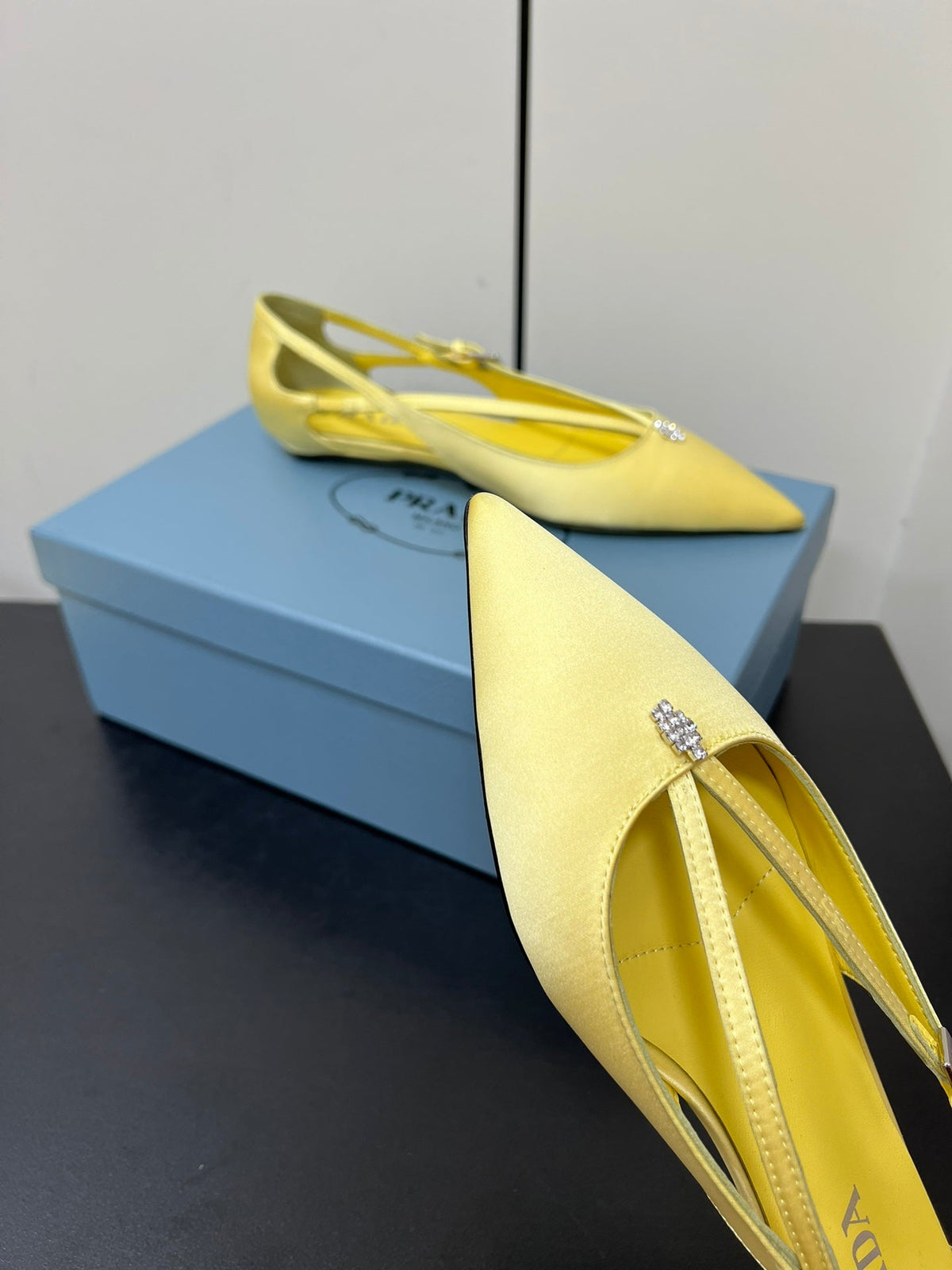 CUT-OUT BALLERINA FLAT IN LIGHT YELLOW SATIN ATTACHED BEAD BUCKLE