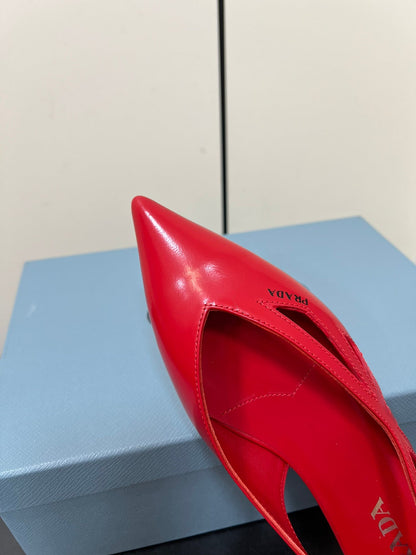 BRUSHED CUT-OUT BALLERINA FLAT IN RED CALFSKIN