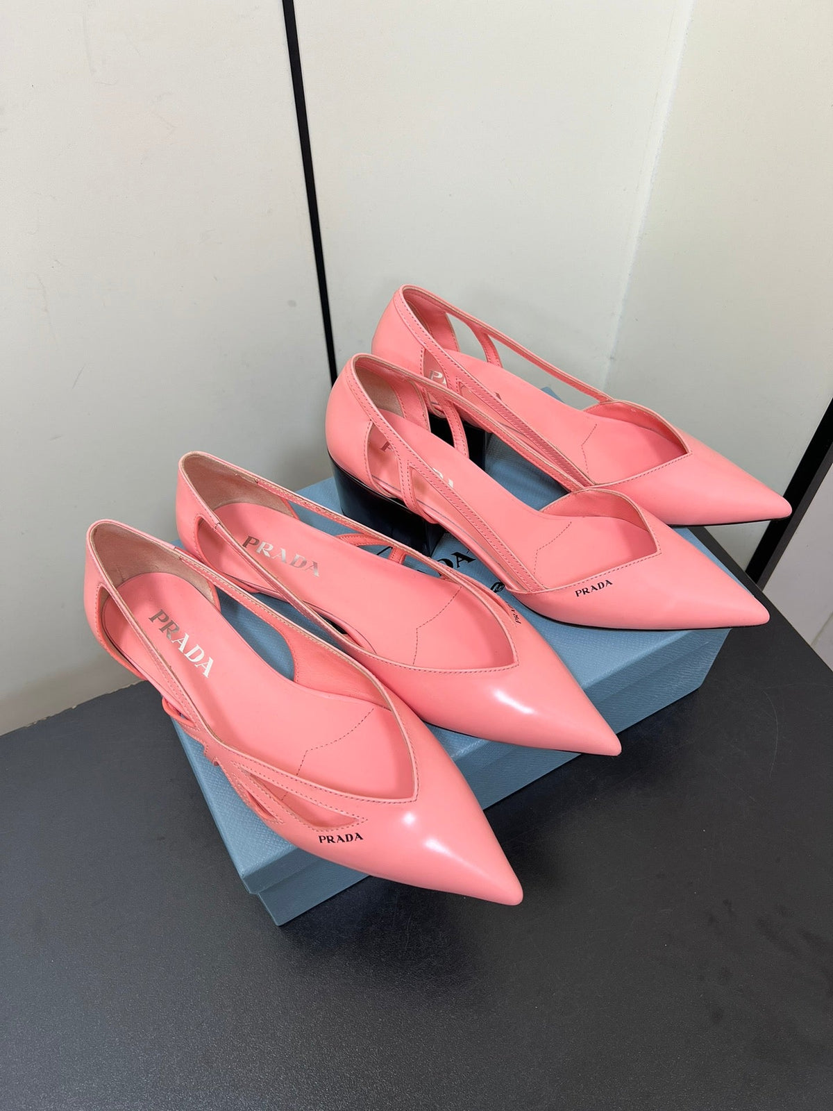 BRUSHED CUT-OUT BALLERINA FLAT IN SALMON PINK CALFSKIN