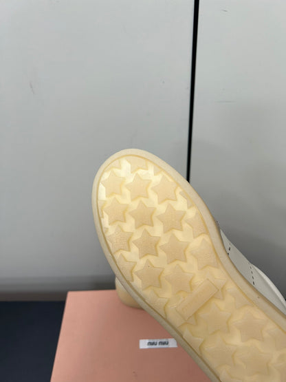 THICK-SOLED RETRO SNEAKERS IN CREAM LAMBSKIN AND PLASTER SUEDE