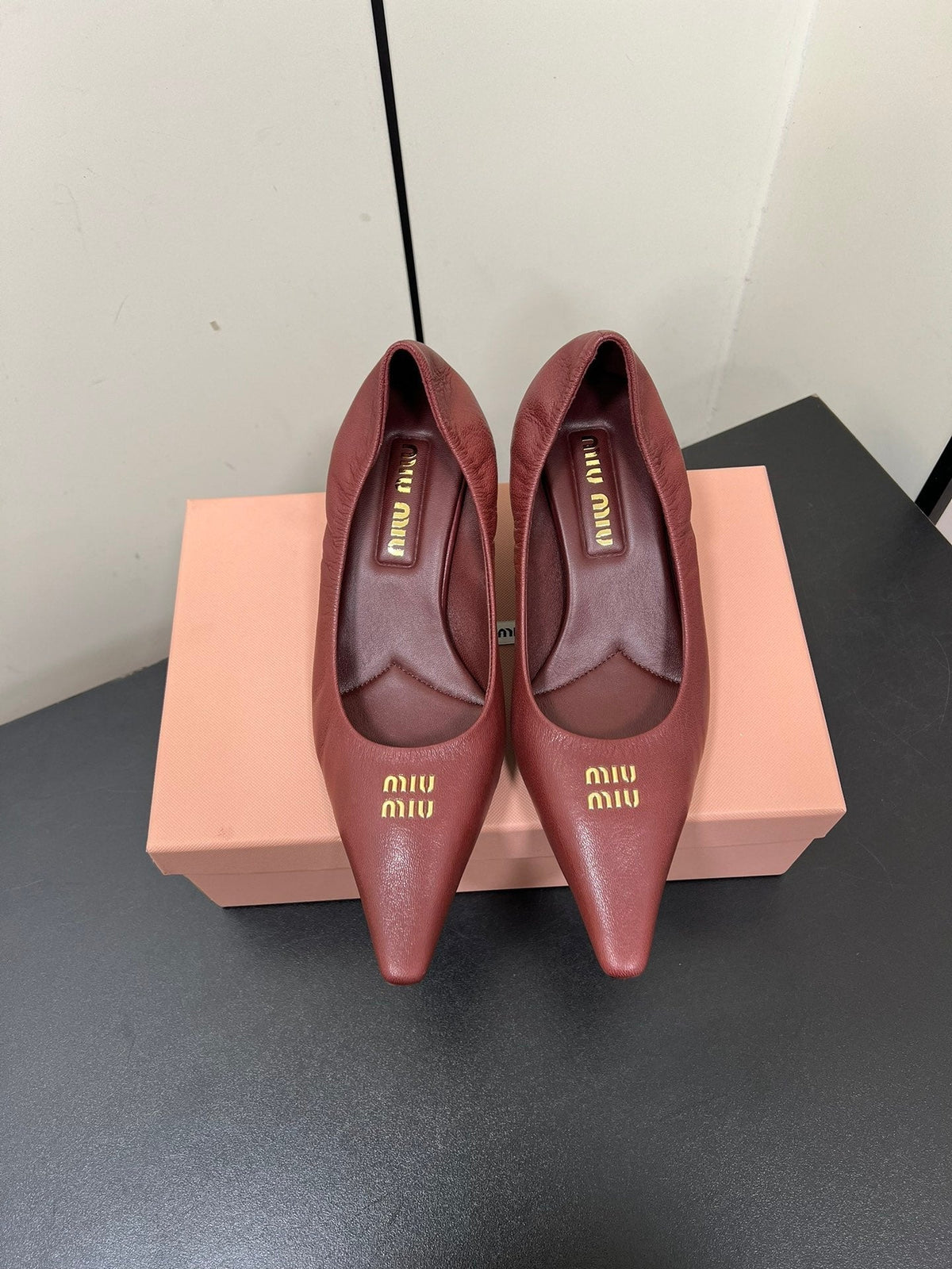 POINTED-TOE MID HEEL PUMPS IN TERRACOTTA SMOOTH LAMBSKIN