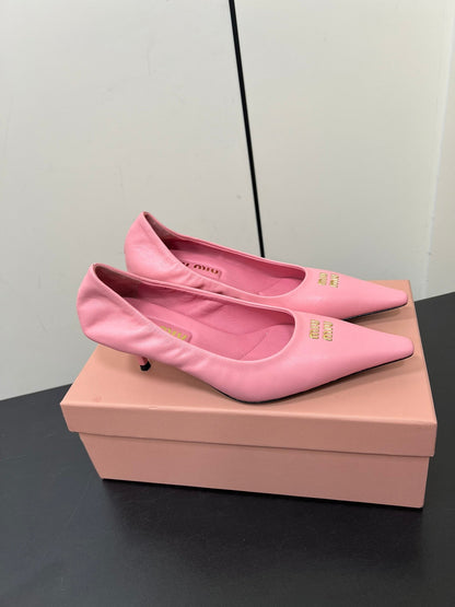 POINTED-TOE MID HEEL PUMPS IN PINK SMOOTH LAMBSKIN