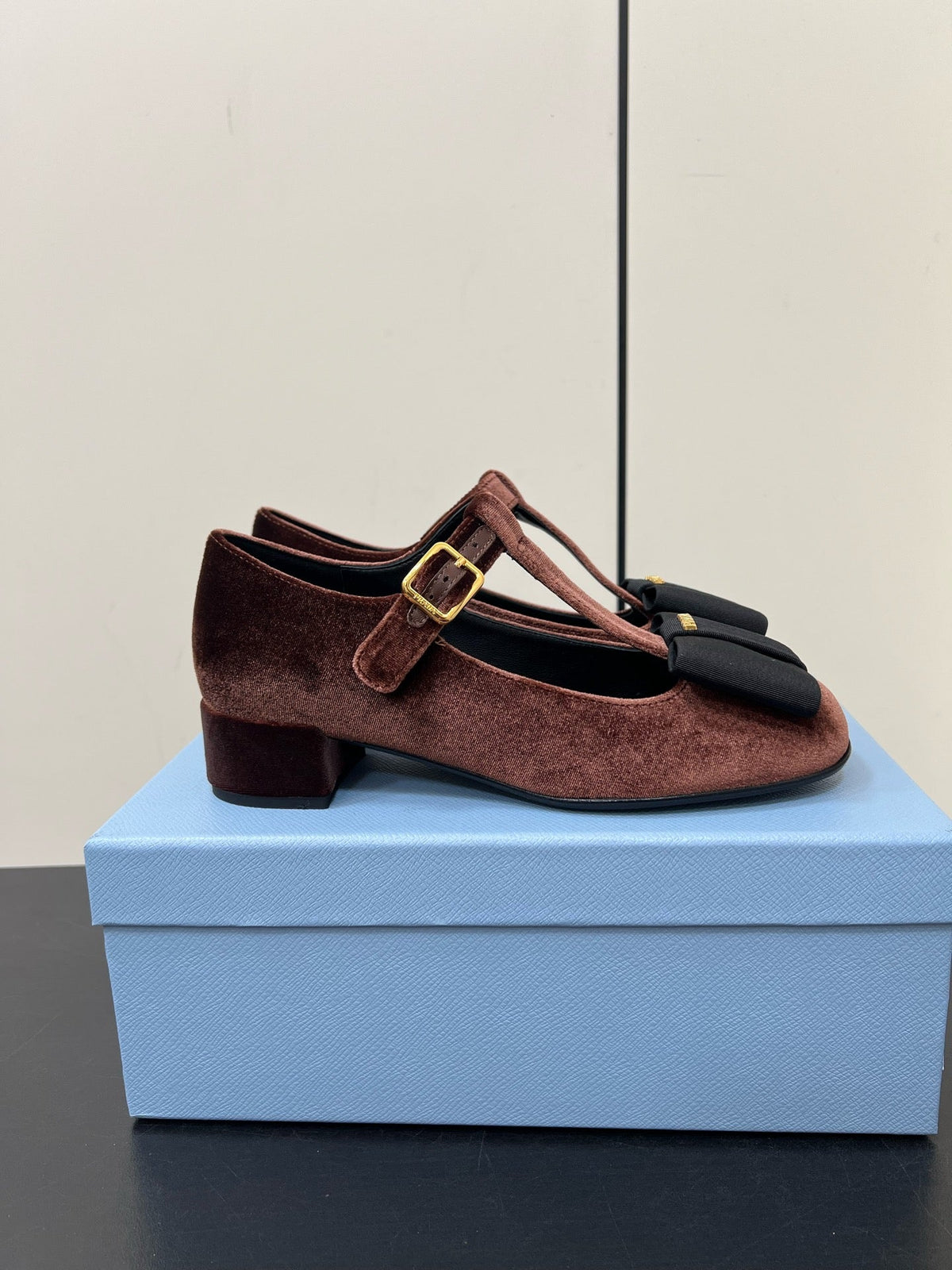 BOW MARY JANE PUMPS WITH T-STRAP IN UMBER BROWN VELVET