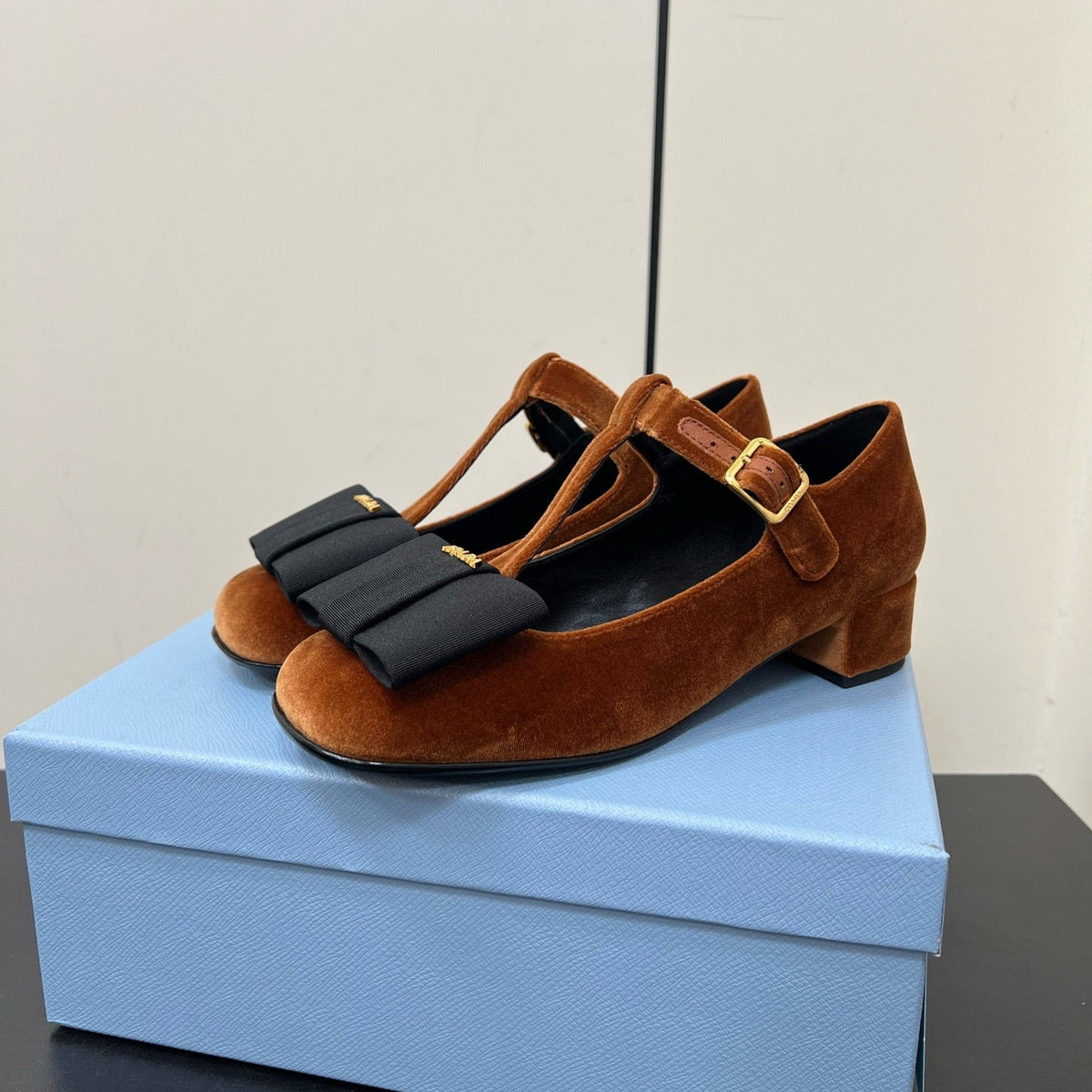 BOW MARY JANE PUMPS WITH T-STRAP IN BRONZE BROWN VELVET