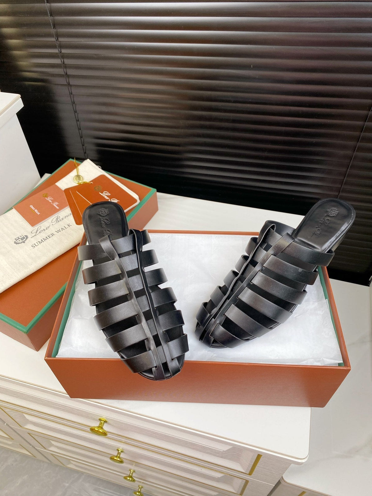 LP KAEDE SANDALS BLACK CALFSKIN