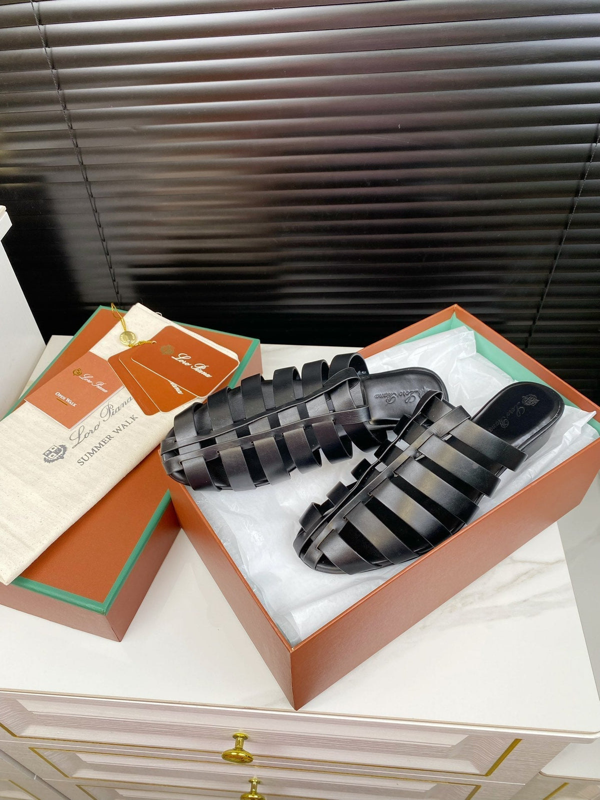 LP KAEDE SANDALS BLACK CALFSKIN