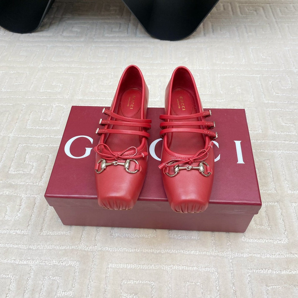 GG BALLET FLAT CRIMSON HORIZONTAL STRAPS LAMBSKIN
