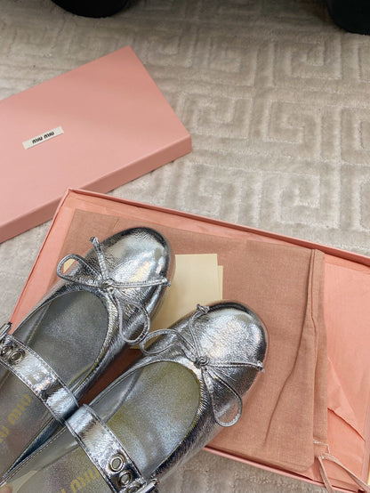BOW MARY JANE FLAT IN SILVER LAMBSKIN