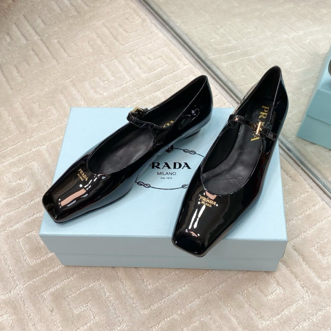 MARY JANE FLATS SQUARE TOE IN BLACK PATENT SHEEPSKIN