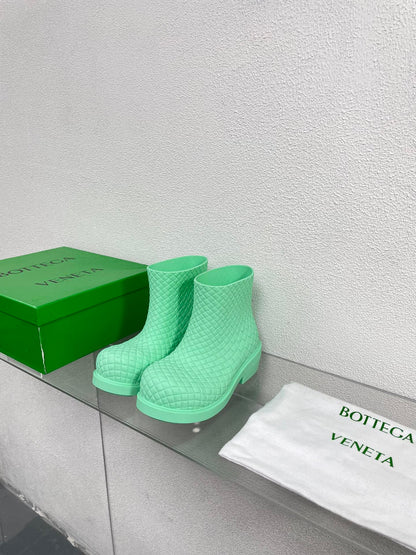 FIREMAN BOOTS IN GREEN MINT RUBBER WITH ICONIC INTRECCIO MOTIF