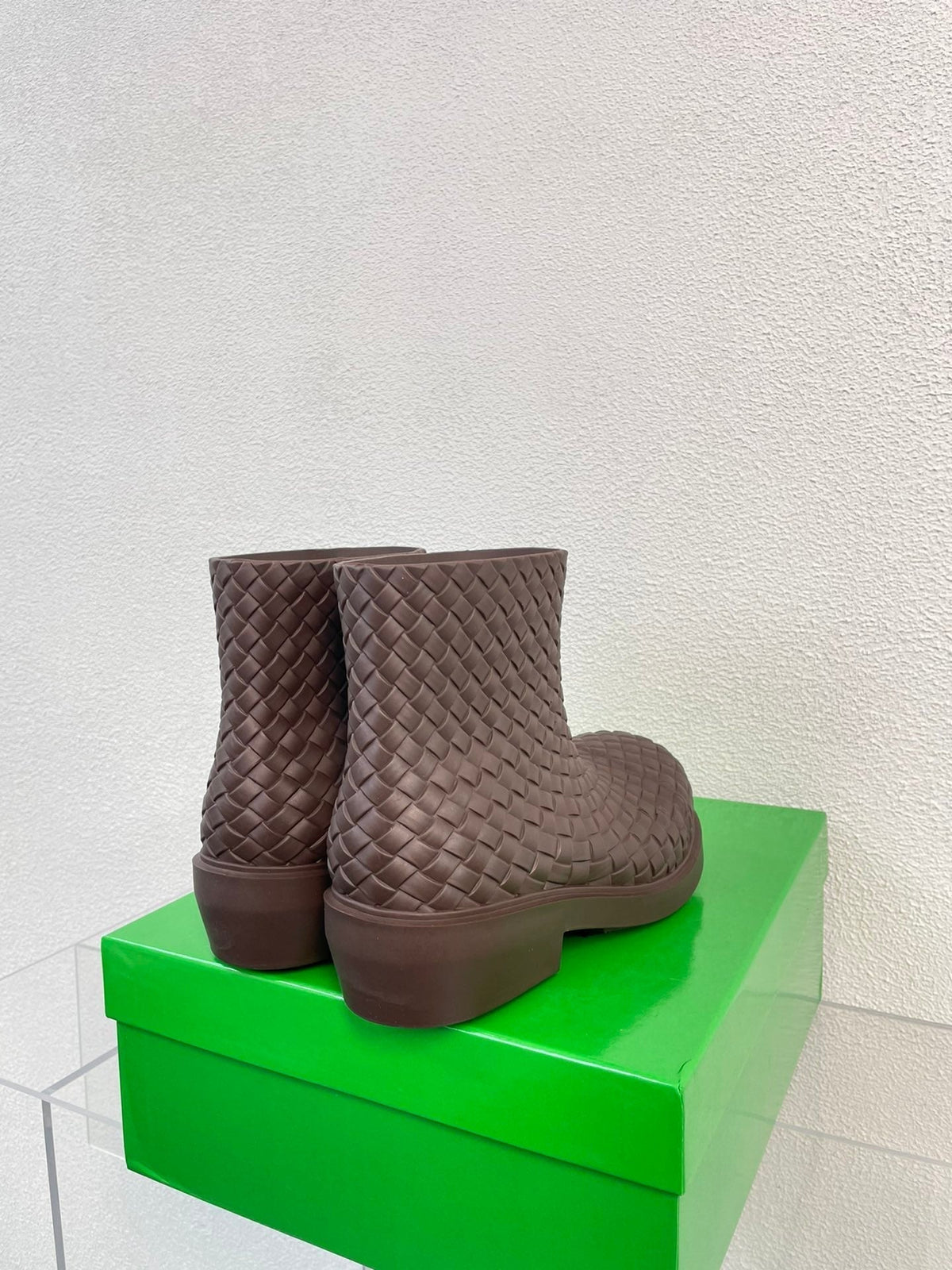 FIREMAN BOOTS IN CHOCOLATE BROWN RUBBER WITH ICONIC INTRECCIO MOTIF