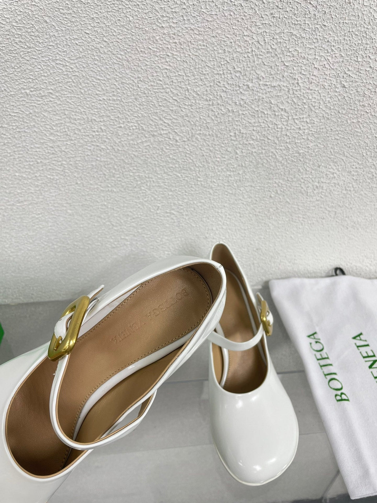 ATOMIC MARY-JANE PUMP 9 CM IN WHITE CALFSKIN