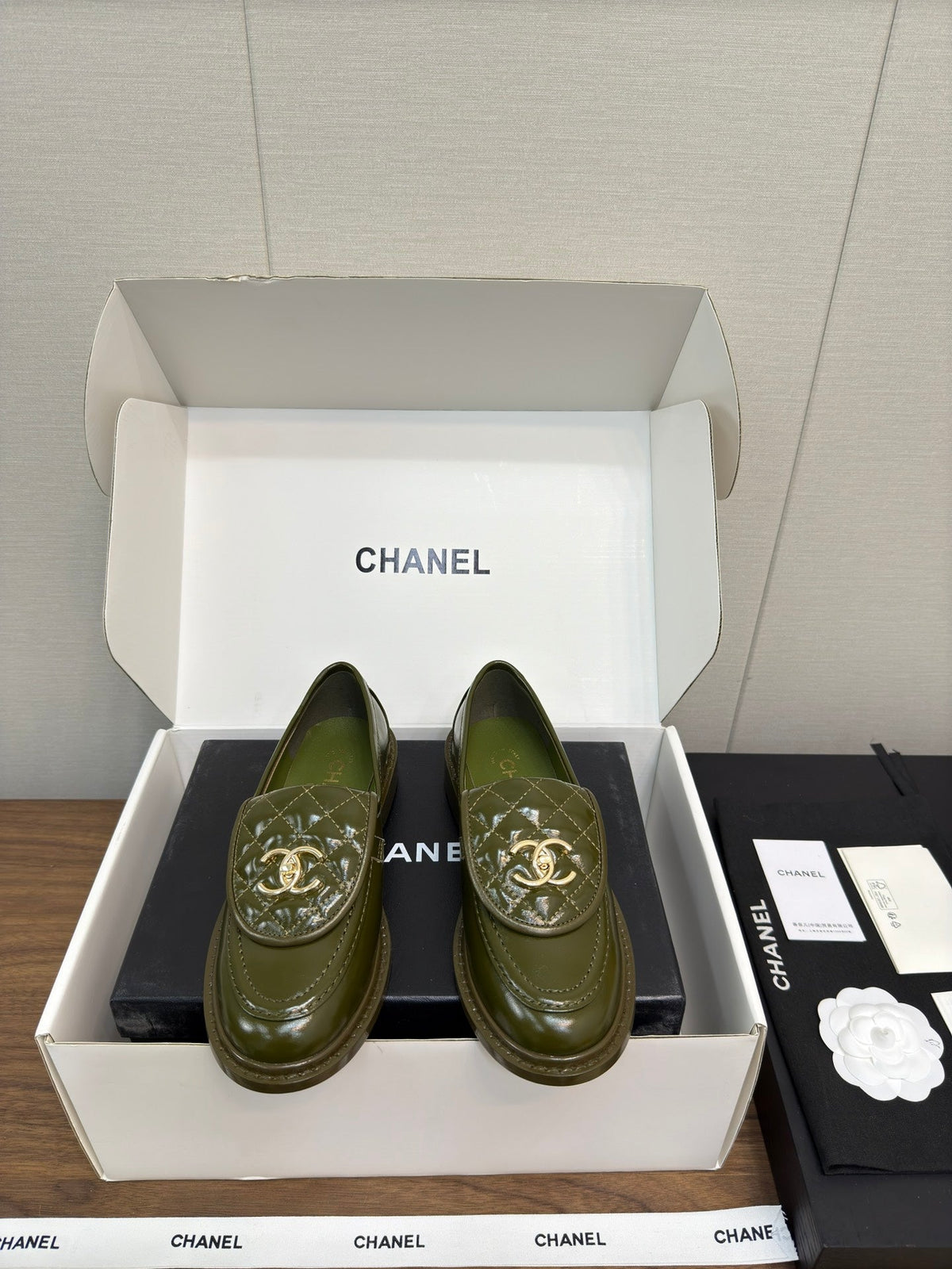 MOCCASIN 2.5 CM IN ARMY GREEN PREMIUM LAMBSKIN