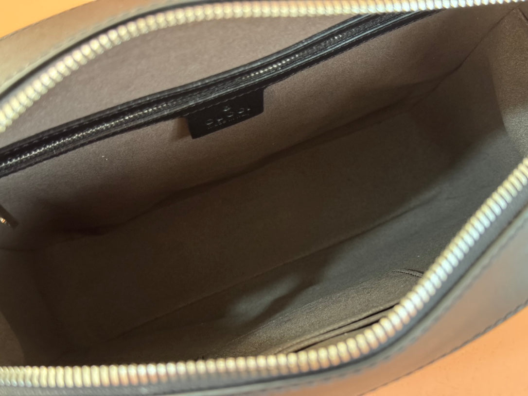 SIGNATURE MESSENGER BAG 28 IN BLACK GG CALFSKIN
