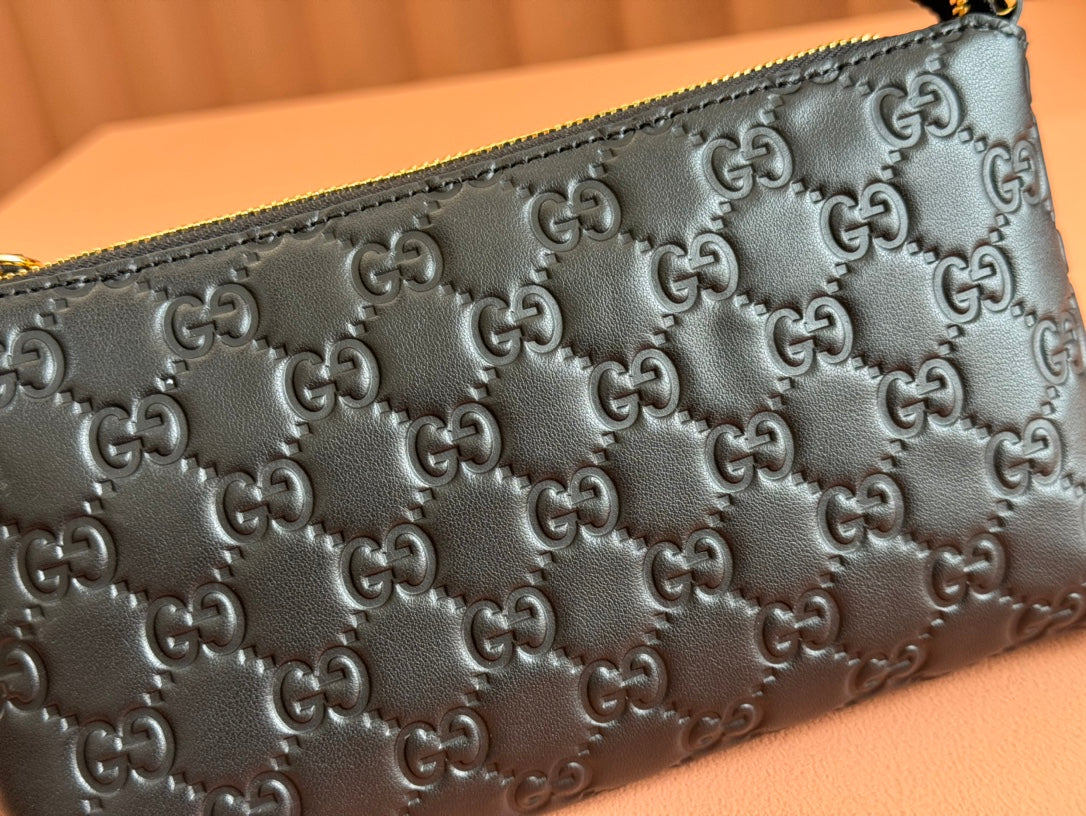 RUBBER EFFECT SMALL WALLET ON CHAIN 22.5 IN BLACK CALFSKIN