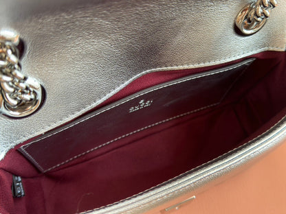 MARMONT MEDIUM SHOUDER BAG 23 IN SILVER PATENT CALFSKIN