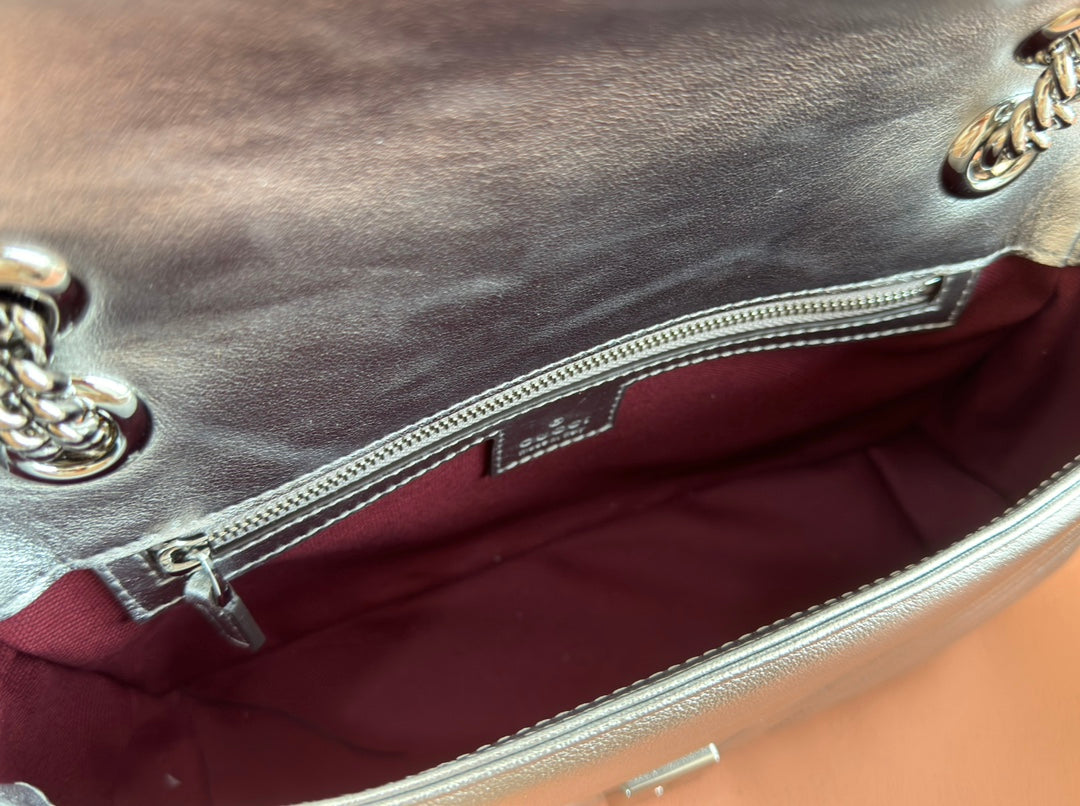 MARMONT MEDIUM SHOUDER BAG 26 IN SILVER PATENT CALFSKIN