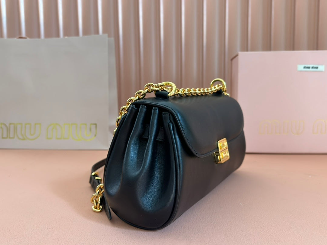CHAIN SHOULDER BAG 24 IN BLACK PATENT SMOOTH CALFSKIN
