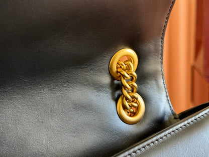 MARMONT SHOULDER BAG 31 IN BLACK CALFSKIN GOLD CHAIN