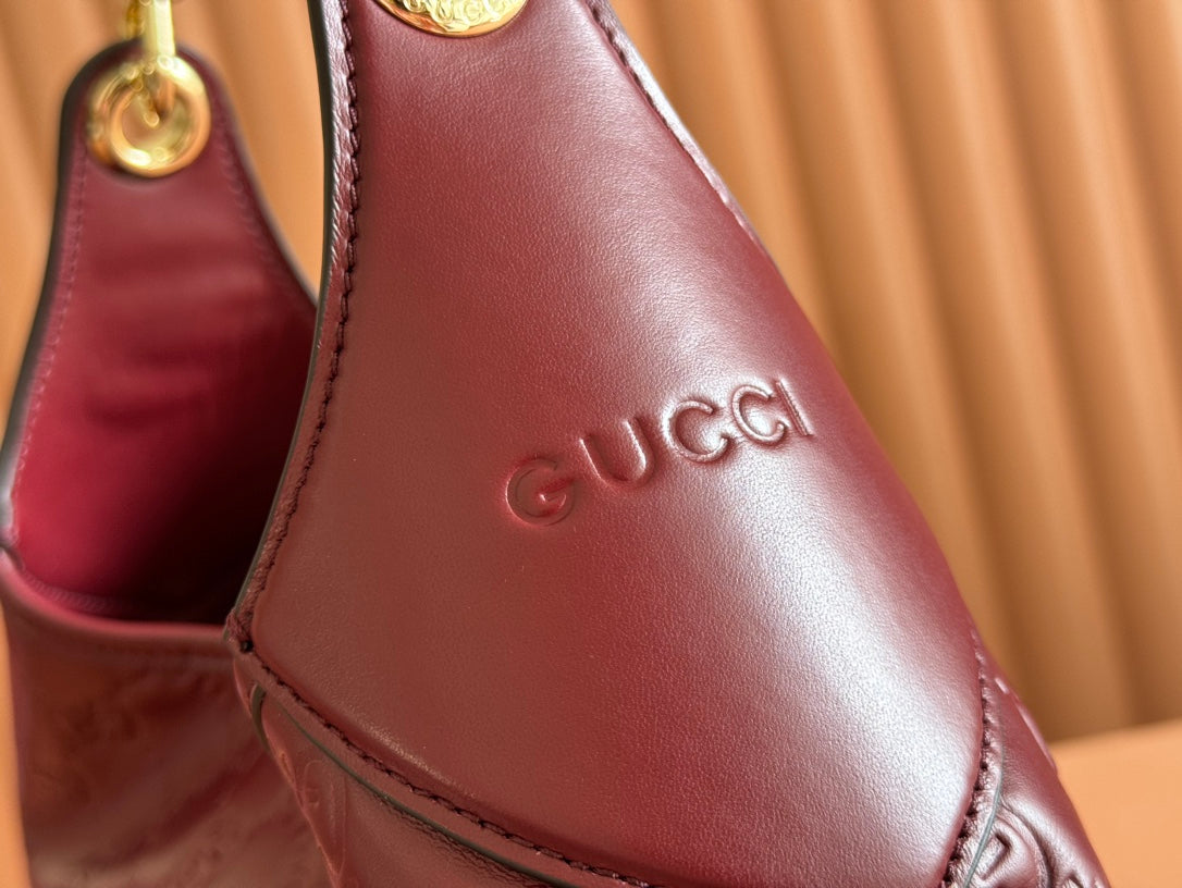 MEDIUM B SHOULDER BAG 42 IN ROSSO ANCORA RED GG EMBOSSED CALFSKIN