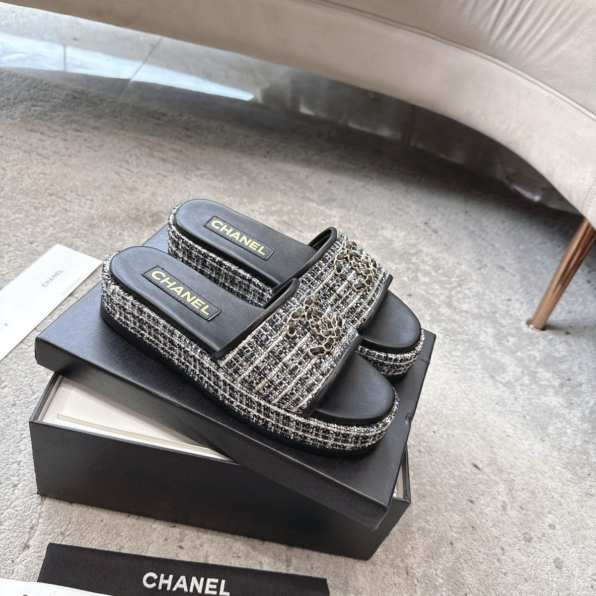 PLASTFORM HEELS IN BLACK TWEED AND CALFSKIN