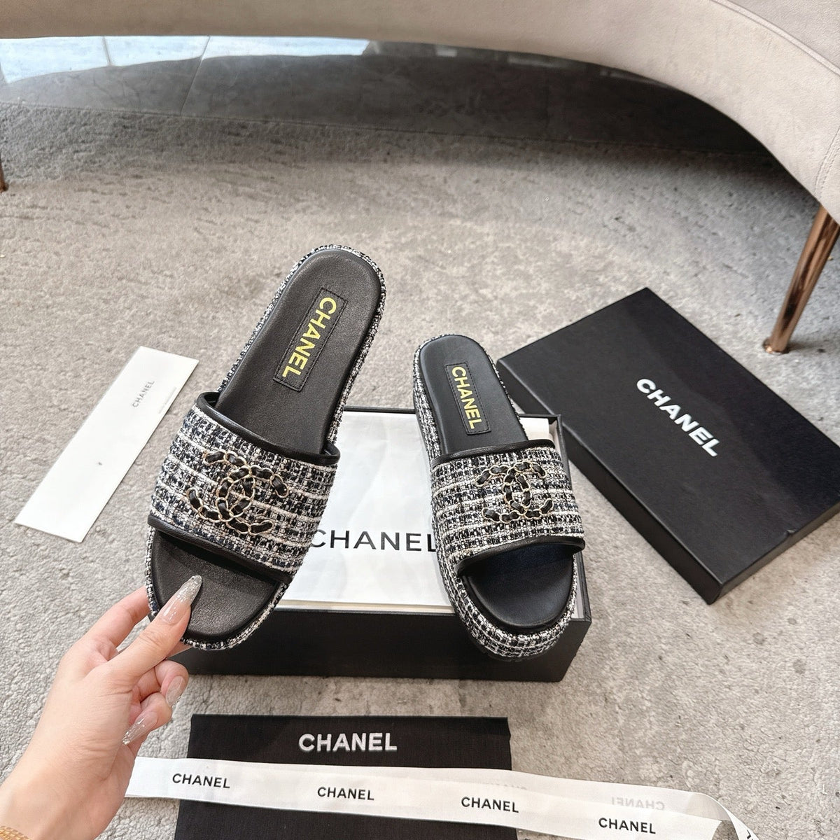 PLASTFORM HEELS IN BLACK TWEED AND CALFSKIN