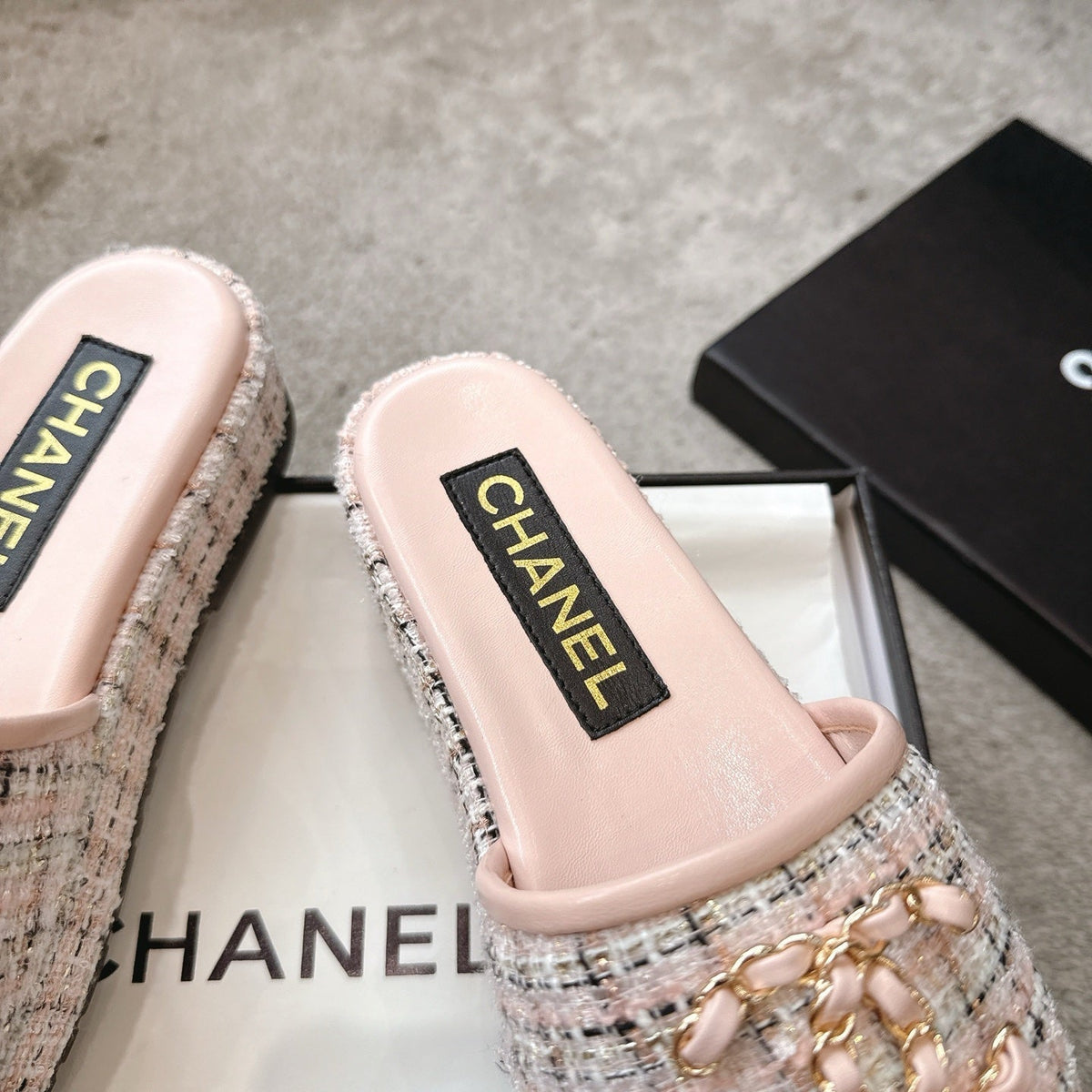 PLASTFORM HEELS IN LIGHT PINK TWEED AND CALFSKIN