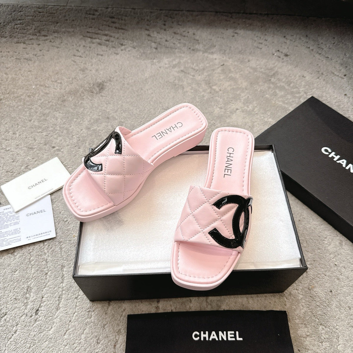 SLIPPERS IN PINK CALFSKIN QUILTED