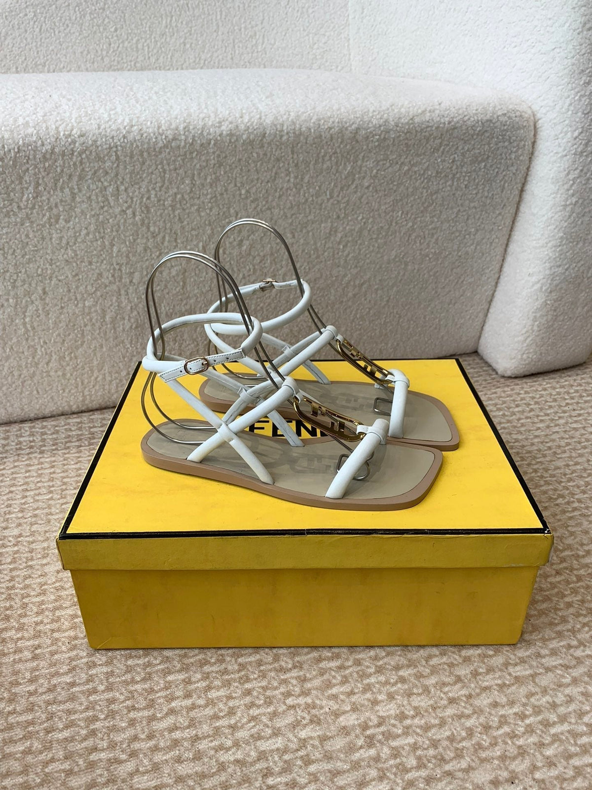 FENDI O'LOCK THONG SANDAL WHITE CALFSKIN WITH GOLD HARDWARE