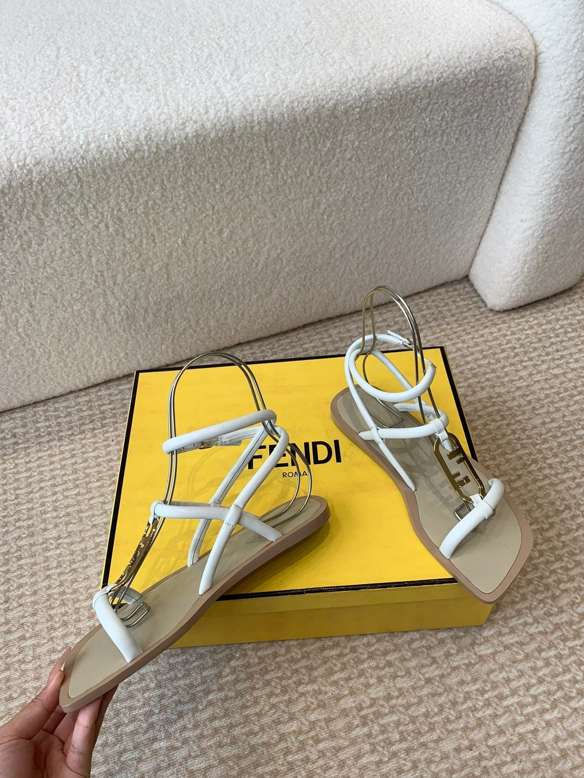FENDI O'LOCK THONG SANDAL WHITE CALFSKIN WITH GOLD HARDWARE