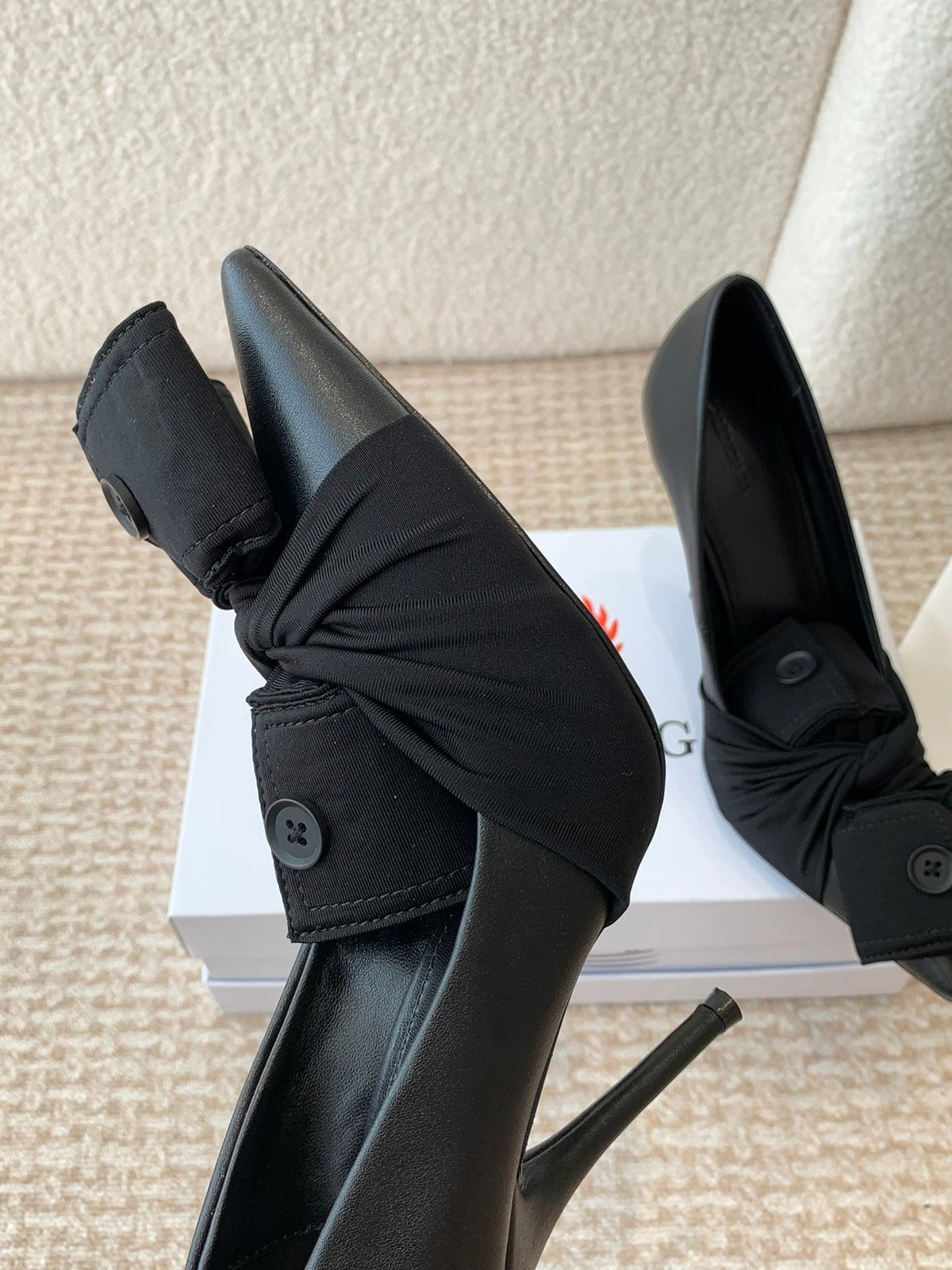 KNIFE CHEMISE HIGH PUMPS IN BLACK COTTON AND CALFSKIN
