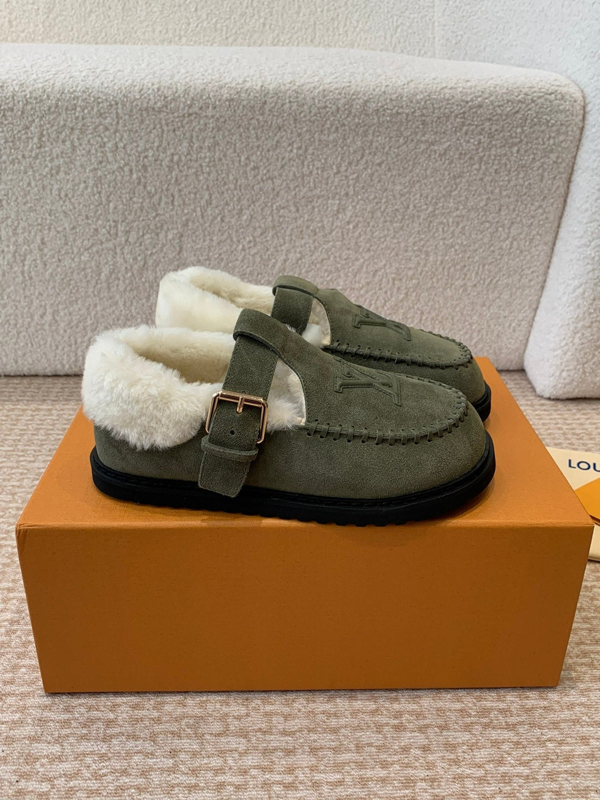 COLORADO COMFORT MARY JANE IN ARMY GREEN SUEDE AND SHEARLING LINING