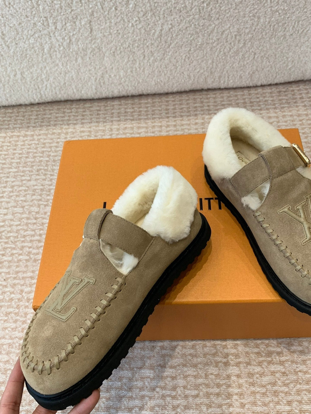 COLORADO COMFORT MARY JANE IN KHAKI GREEN SUEDE AND SHEARLING LINING