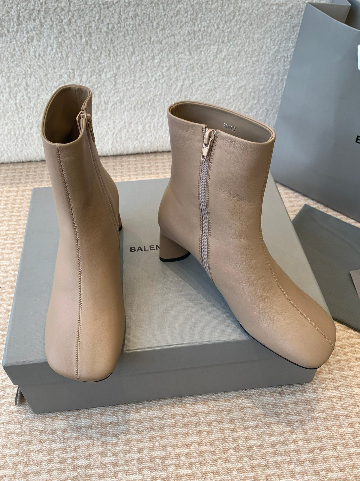 ANKLE BOOTS IN LIGHT BROWN LOGO EMBOSSED SOFT SHEEPSKIN