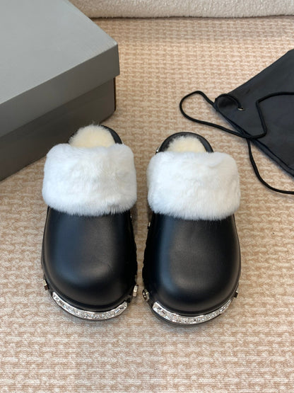 PLATFORM MULES IN BLACK RUBBER MIX RABBIT FUR SILVER HARDWARE