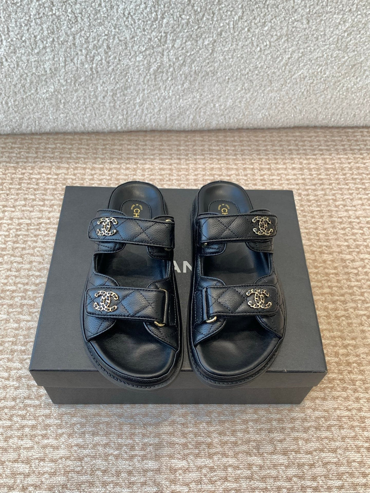 DAD SANDAL IN BLACK SHEEPSKIN MULE