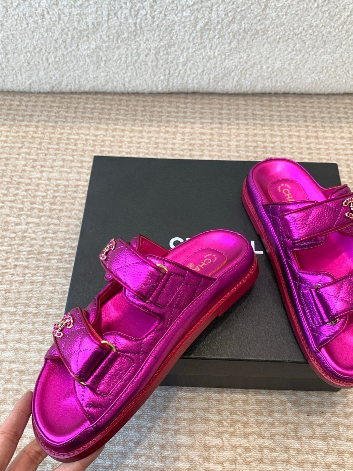 DAD SANDAL IN MAGENTA PURPLE SHEEPSKIN MULE