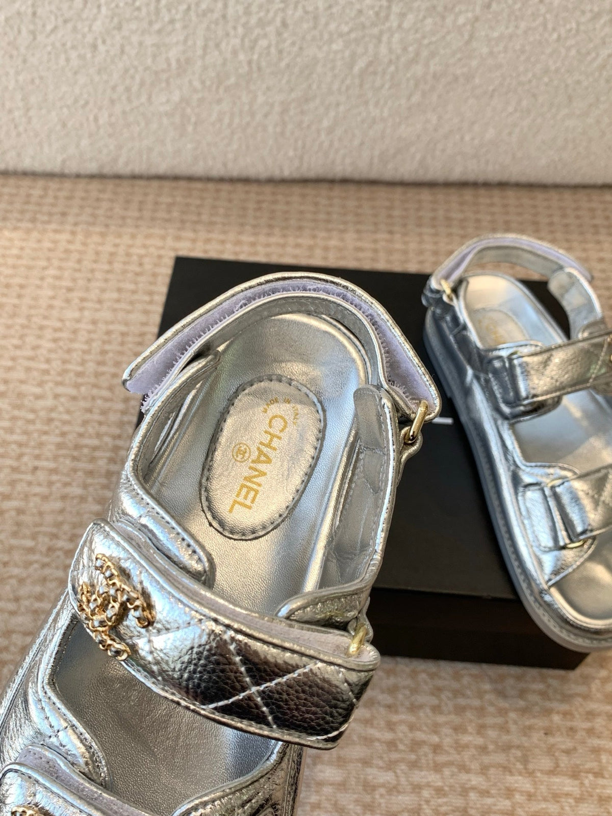 DAD SANDAL IN SILVER SHEEPSKIN