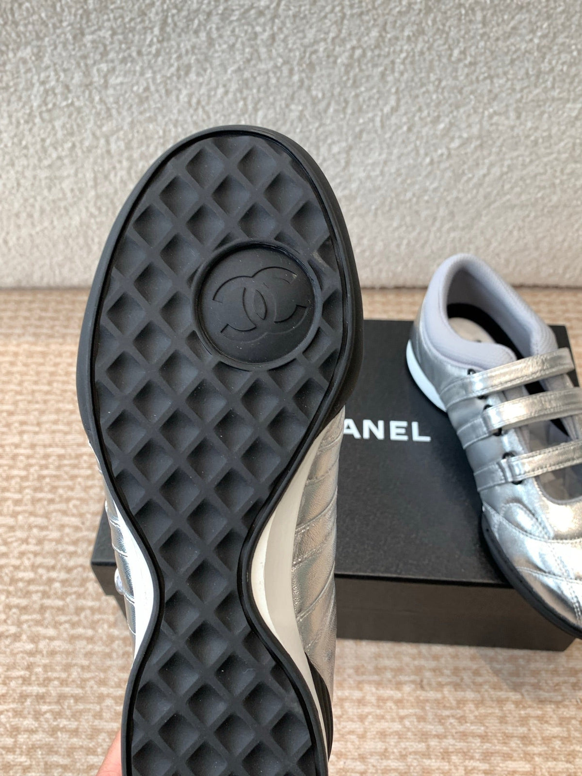 MARY JANE SNEAKERS IN SILVER LAMBSKIN