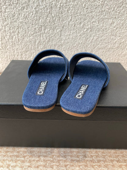 FLAT SLIDE IN NAVY BLUE DENIM WITH WHITE LOGO