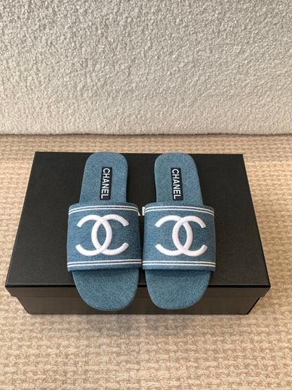 FLAT SLIDE IN AEGEAN BLUE DENIM WITH WHITE LOGO