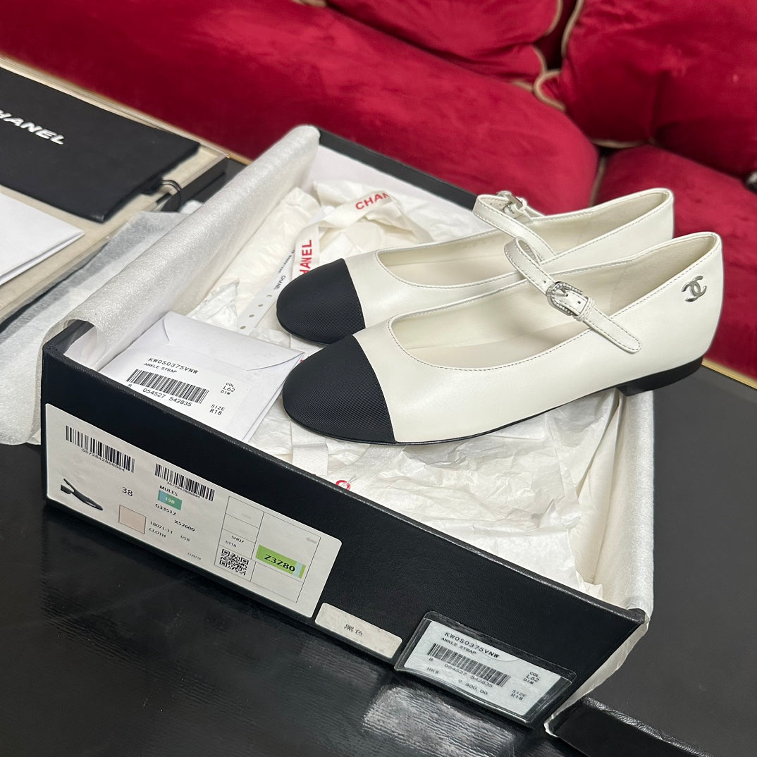 MARY JANE SHOES IN WHITE CALFSKIN AND BLACK SATIN