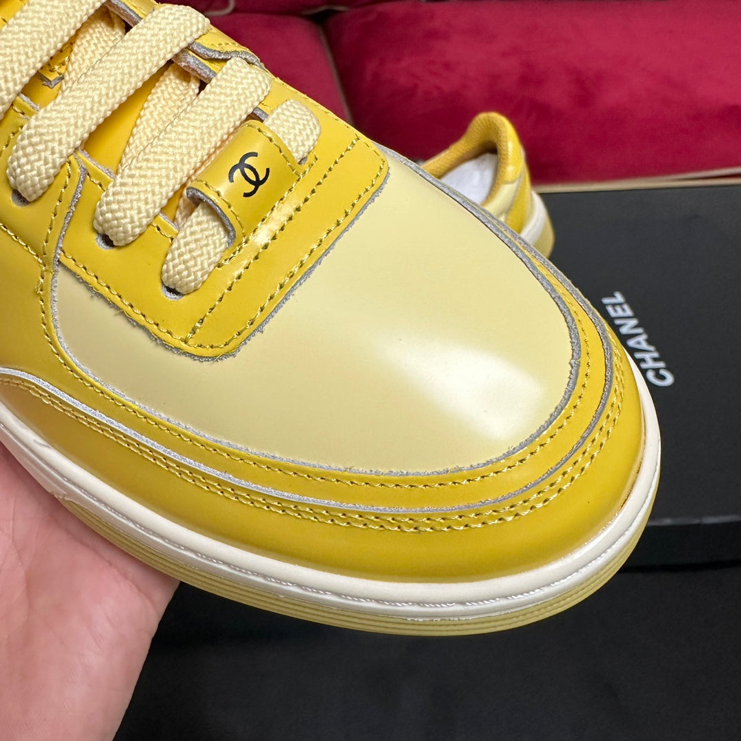 TRAINERS IN BRIGHT YELLOW SHINY CALFSKIN