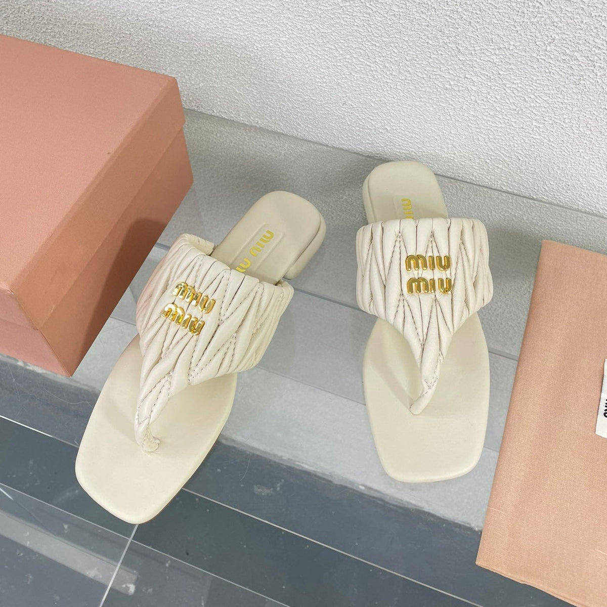 Flip-Flops Cream Leather Stylized