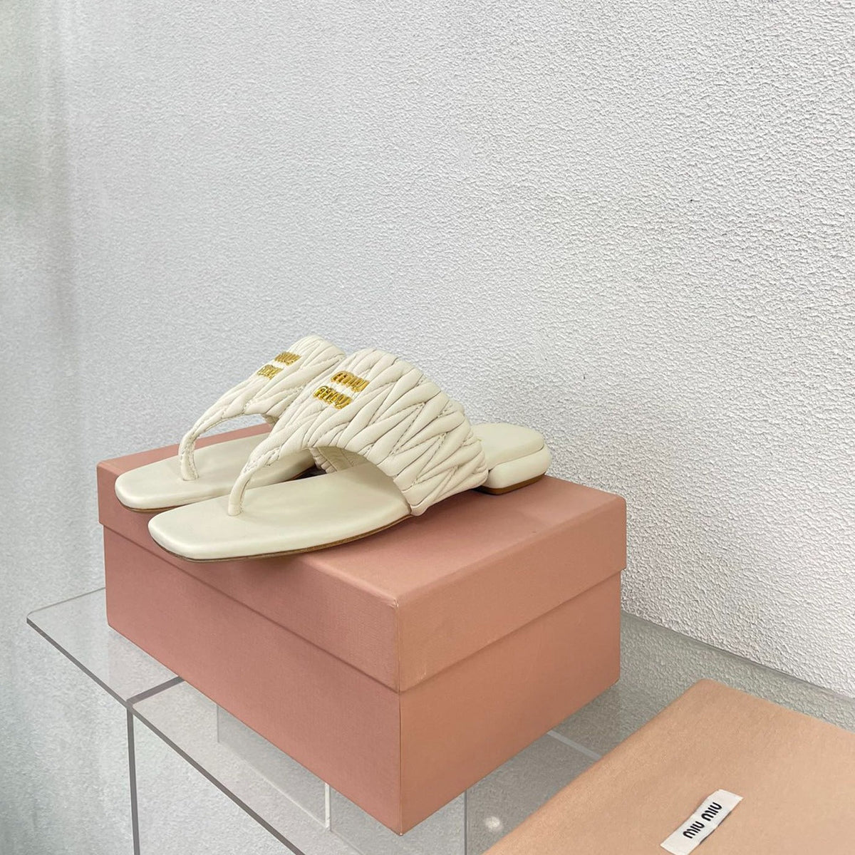 Flip-Flops Cream Leather Stylized