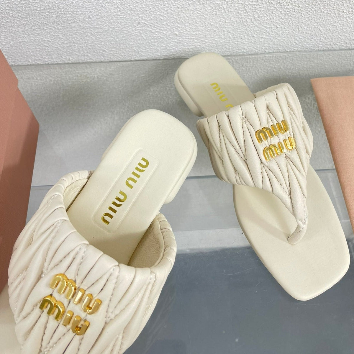 Flip-Flops Cream Leather Stylized