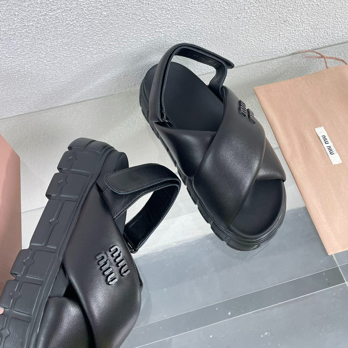 Thick-Soled Sandals Black Leather