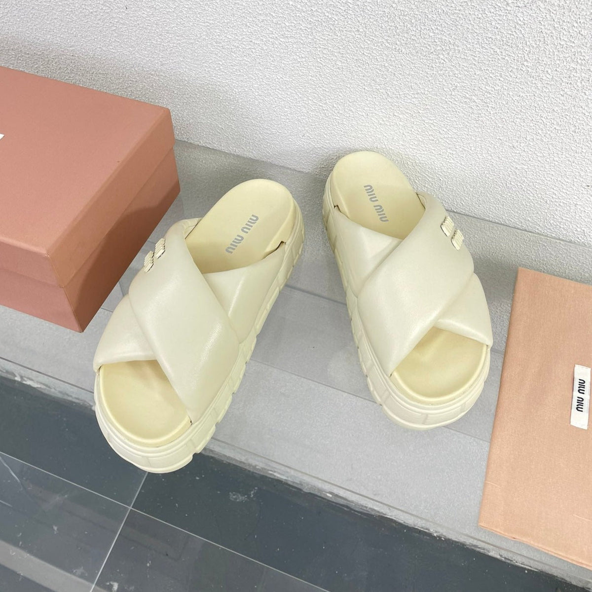 Cross Thick-Soled Light Cream Slippers