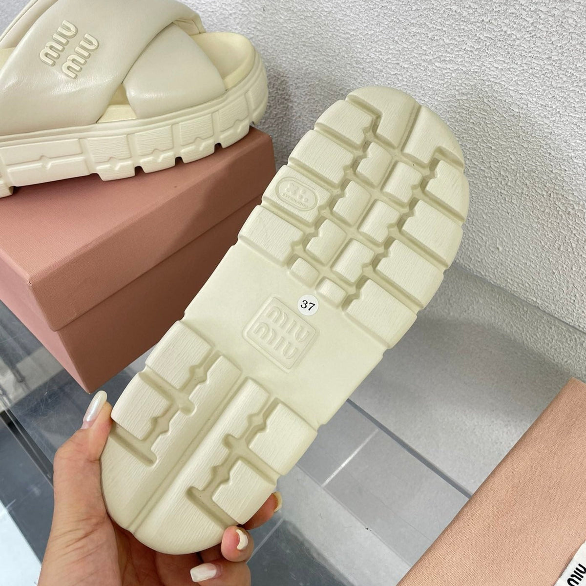 Cross Thick-Soled Light Cream Slippers