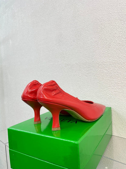 SHARP CHAIN PUMP 6 CM IN RUBY RED CALFSKIN